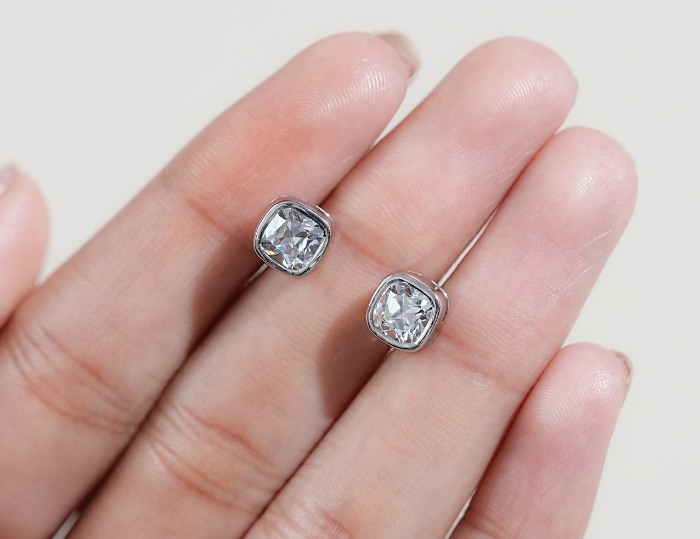 What kind of jewelry is made with Antique Cushion Diamonds?